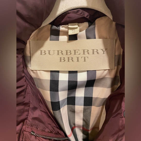 SOLD-Burberry Brit |Winterleigh Puffer Coat
Burgundy | XS | w/ belt + hood - Picture 6 of 9